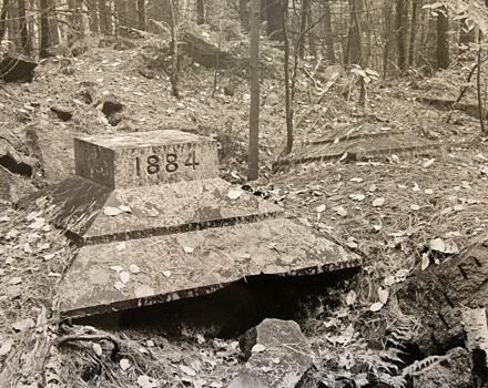 A memorial at Mason Quarry (photo © Miki Clements)