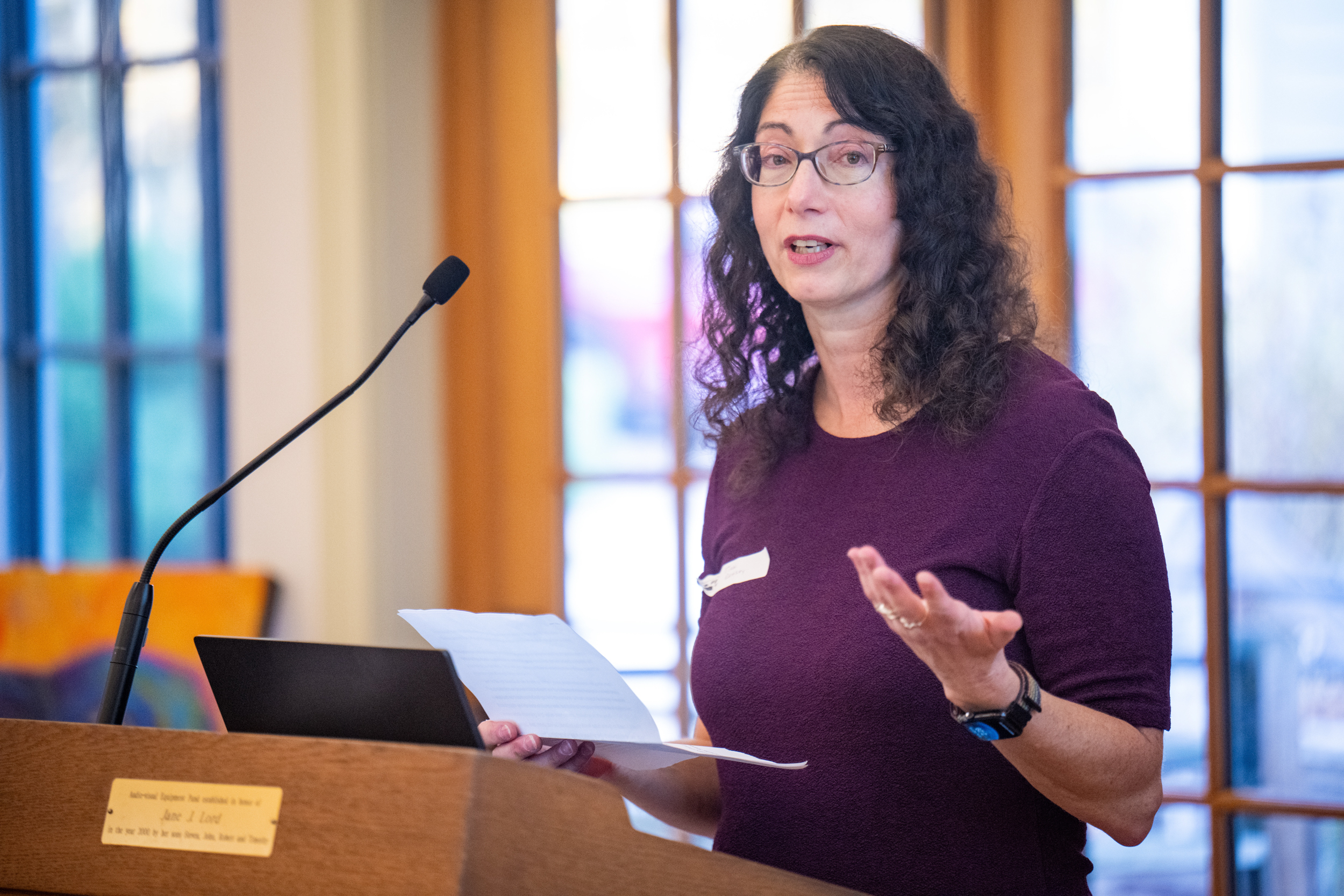 Tina Ramsey giving her acceptance speech for Educator of the Year at the Harris Center (photo © Ben Conant)