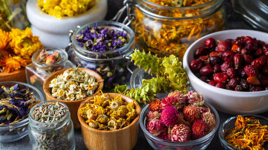Dried herbs (photo © Esin Deniz via Adobe)