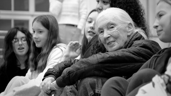 Jane Goodall sits with a group of students. (photo © Simon P. Haigermoser via the Flickr Creative Commons)
